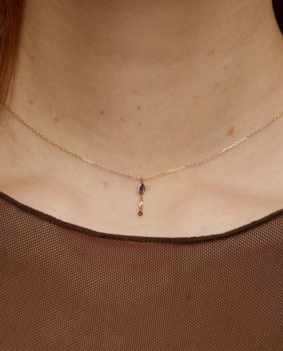 Pendente de Ouro Amarelo de 9k com Safira Azul e Diamantes Branco-2