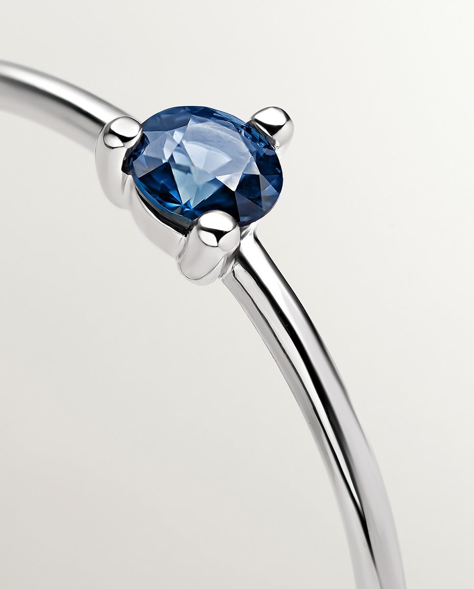 Anel de Ouro Branco de 9k com Safira Azul Azul-5