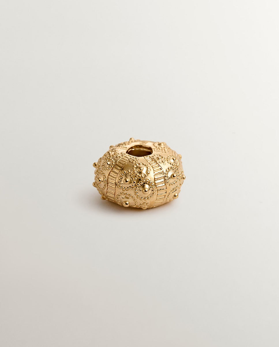 Charm de Prata 925 Banhada em Ouro Amarelo de 18k com Forma de Ouriço-do-mar Ouro-3