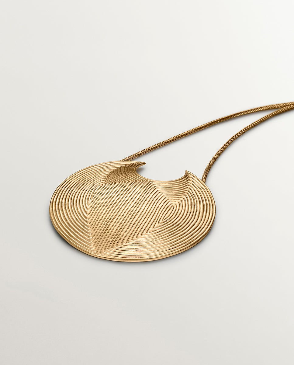Pendente Circular Grande de Prata 925 com Banho em Ouro Amarelo de 18k com Relevo Ouro-1