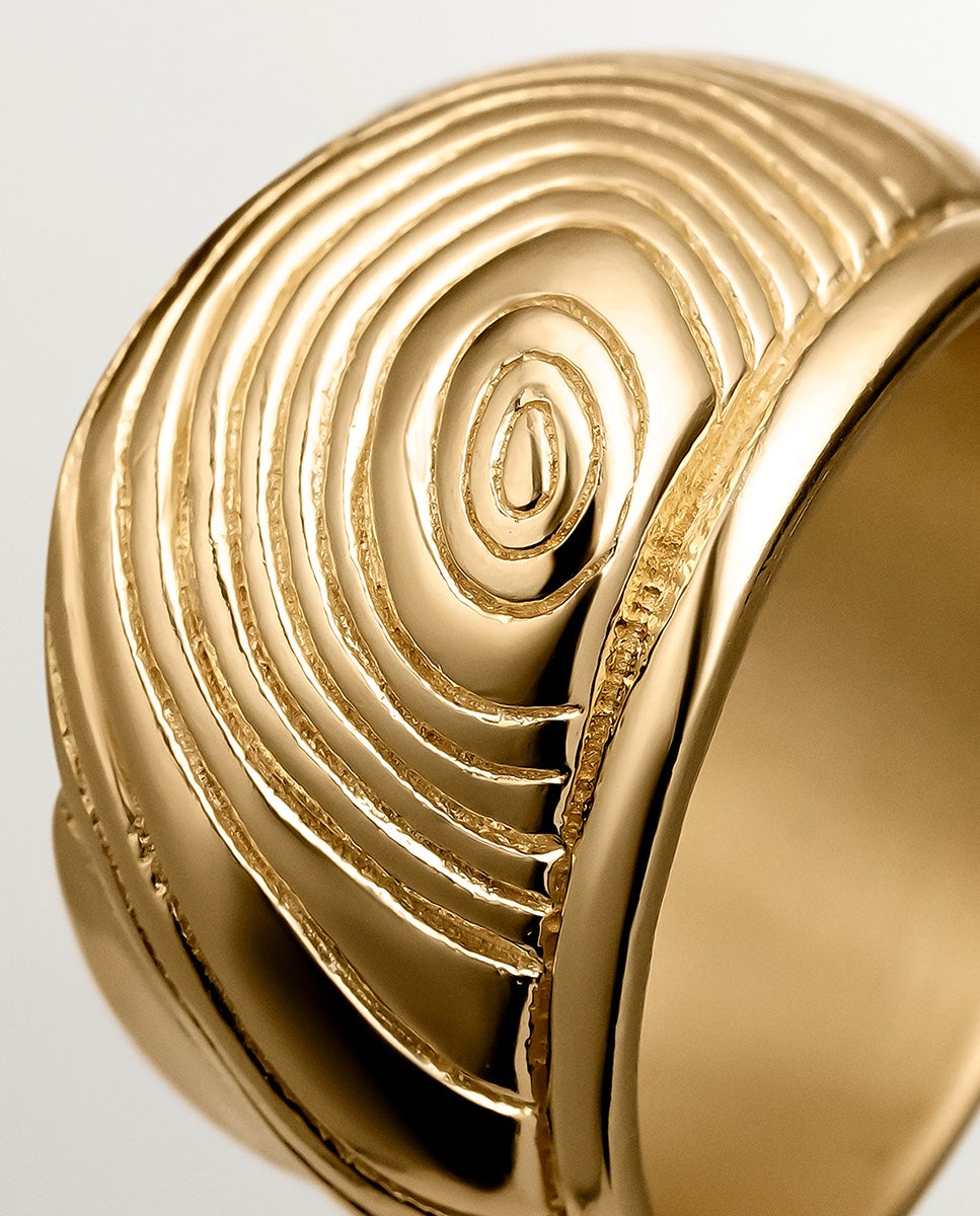 Anel Largo de Prata 925 Banhada em Ouro Amarelo de 18k com Relevo e Forma Irregular Ouro-5