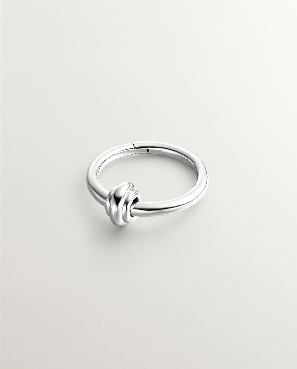 Brinco Individual de Argola de Ouro Branco 9k com Bola Prata-3