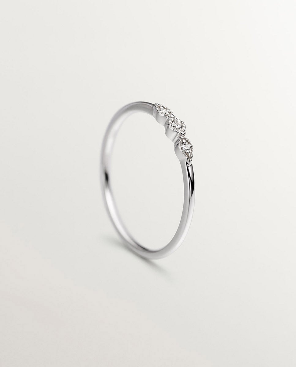 Anel Três em Linha de Ouro Branco 18k com Diamantes 0,027 Branco-3