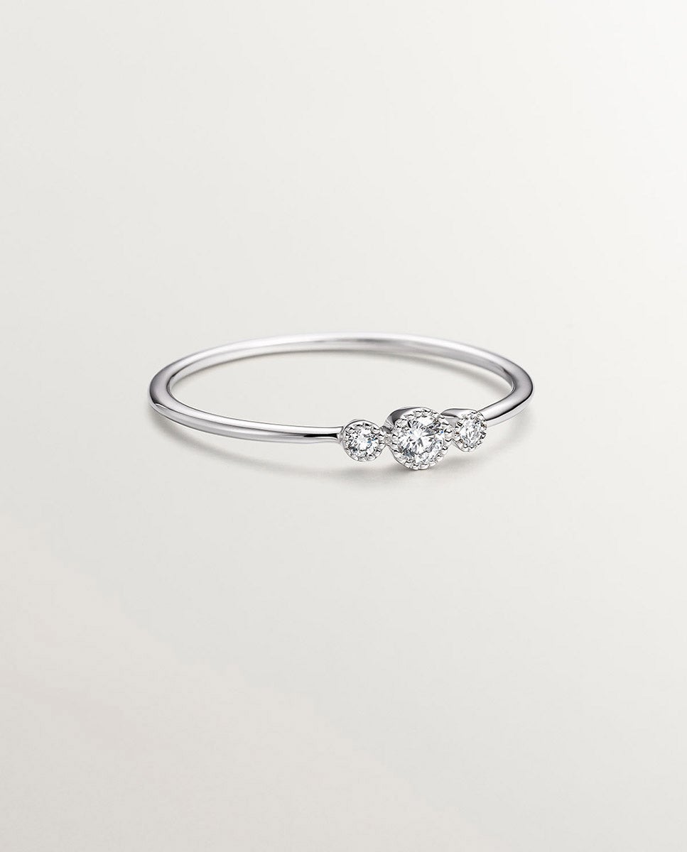 Anel Três em Linha de Ouro Branco 18k com Diamantes 0,0187 Cts Branco-1