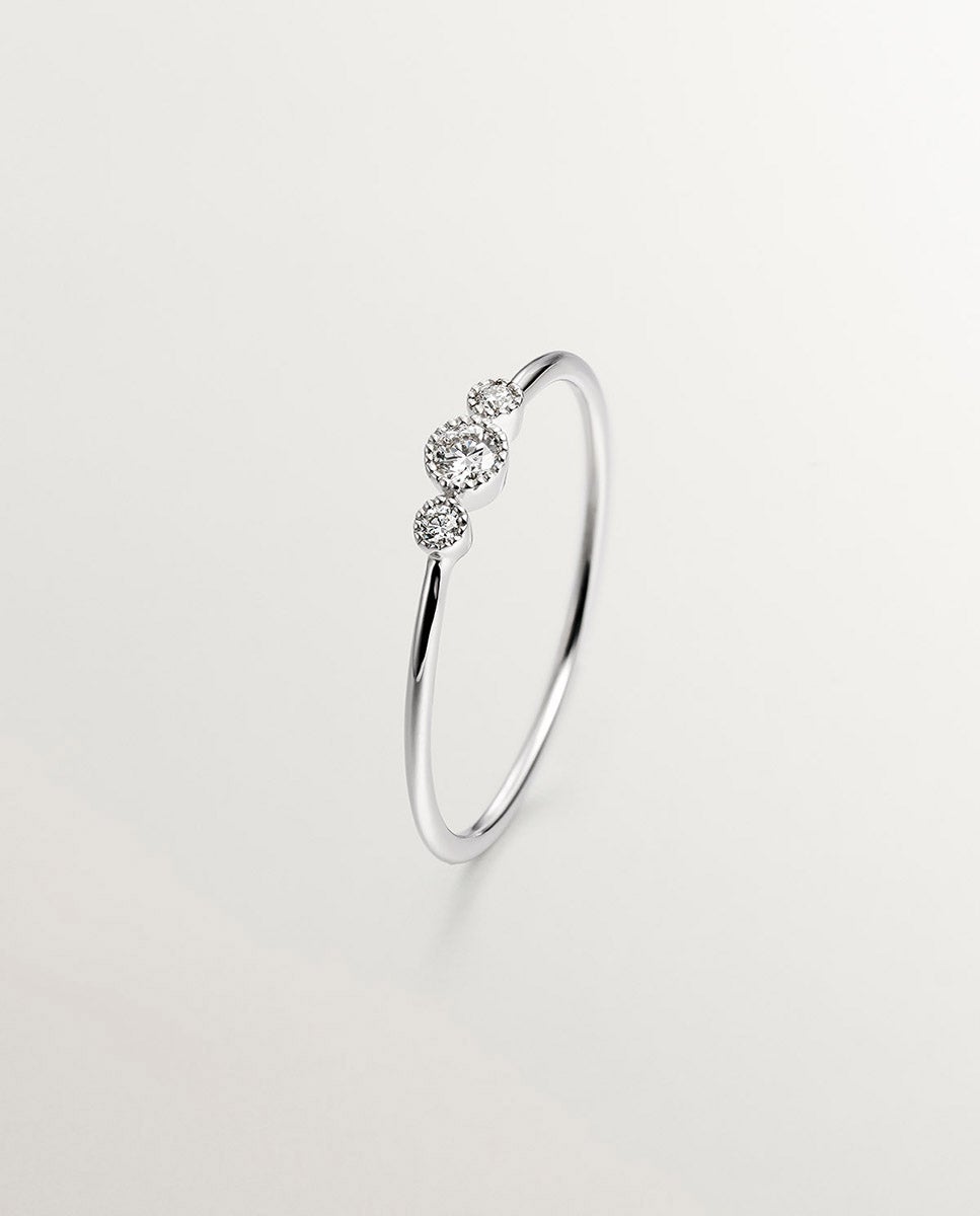 Anel Três em Linha de Ouro Branco 18k com Diamantes 0,0187 Cts Branco-2