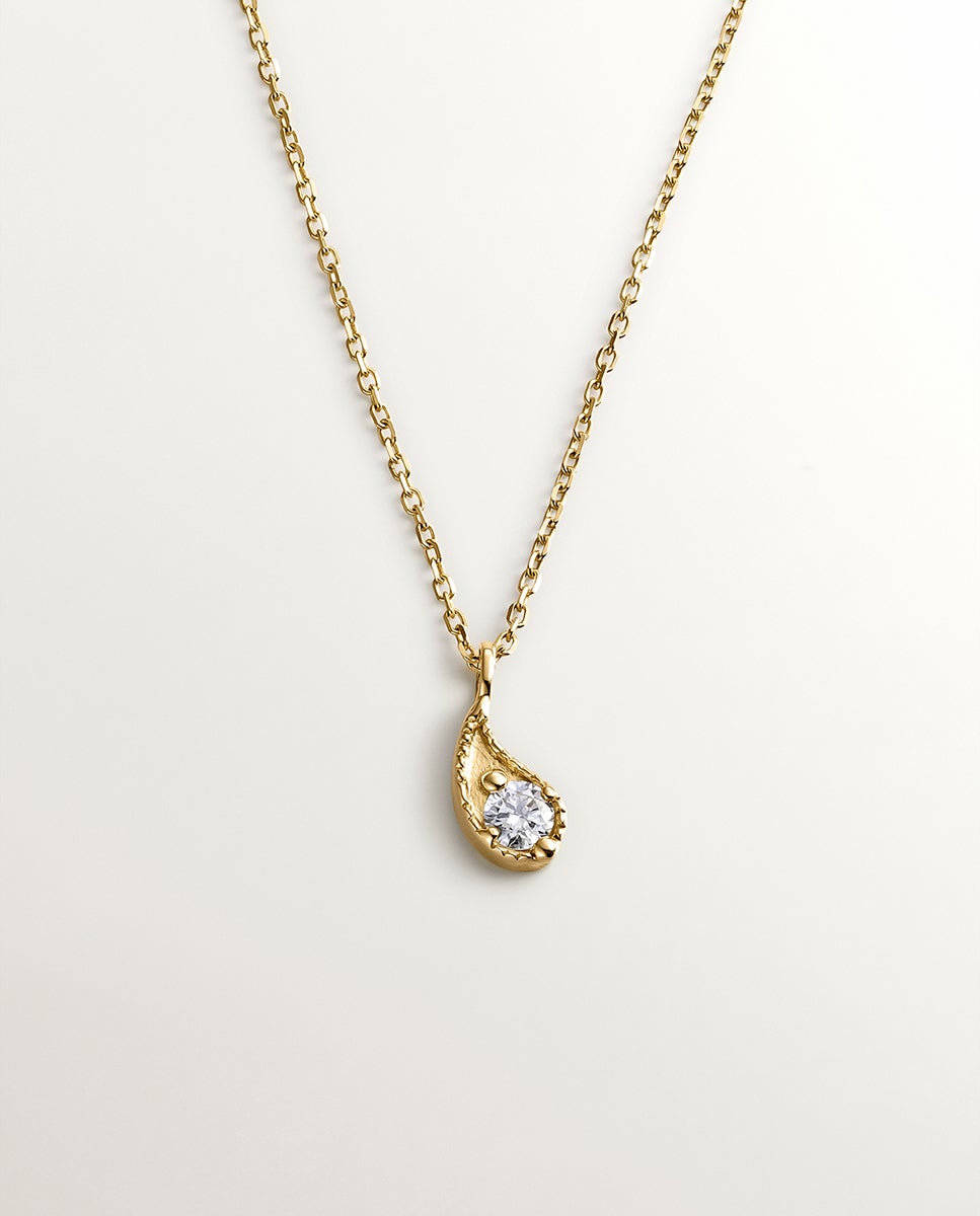 Pendente de Ouro Amarelo 18k com Gota e Diamantes em Lapidação Brilhante Branco-1