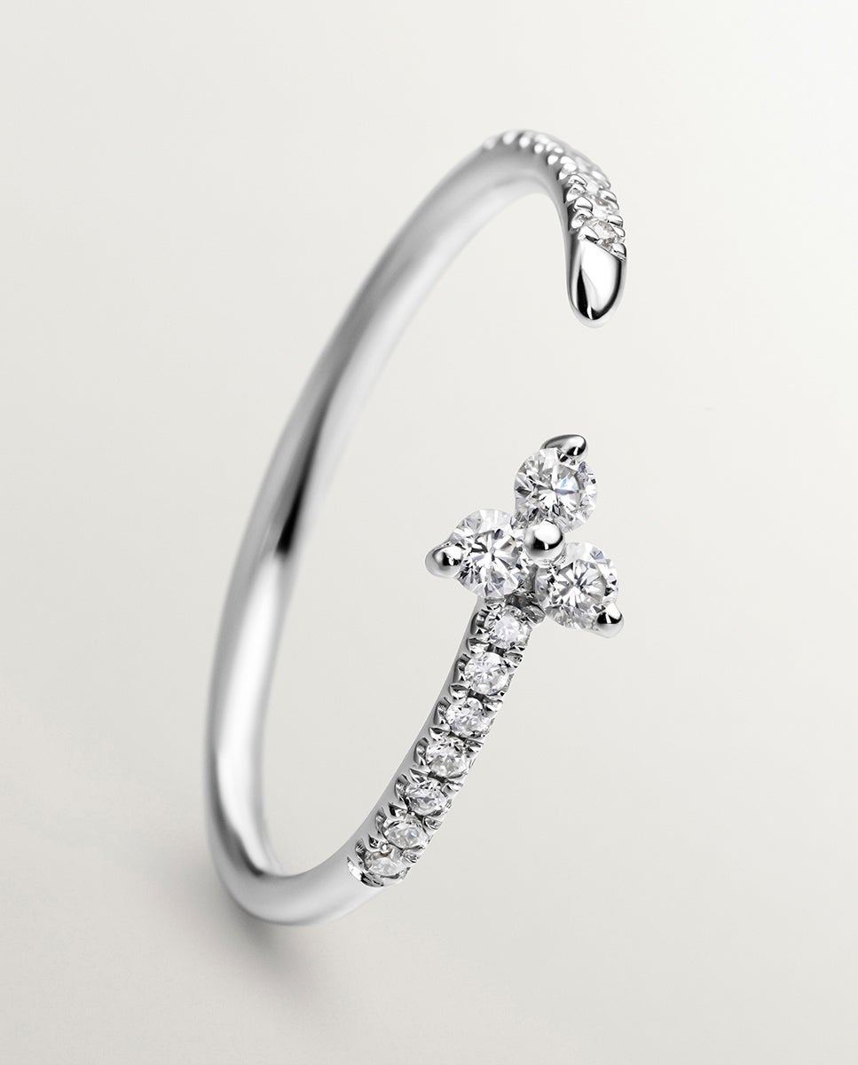 Anel Tu e Eu de Ouro Branco 18k com Diamantes e Trevo Branco-3