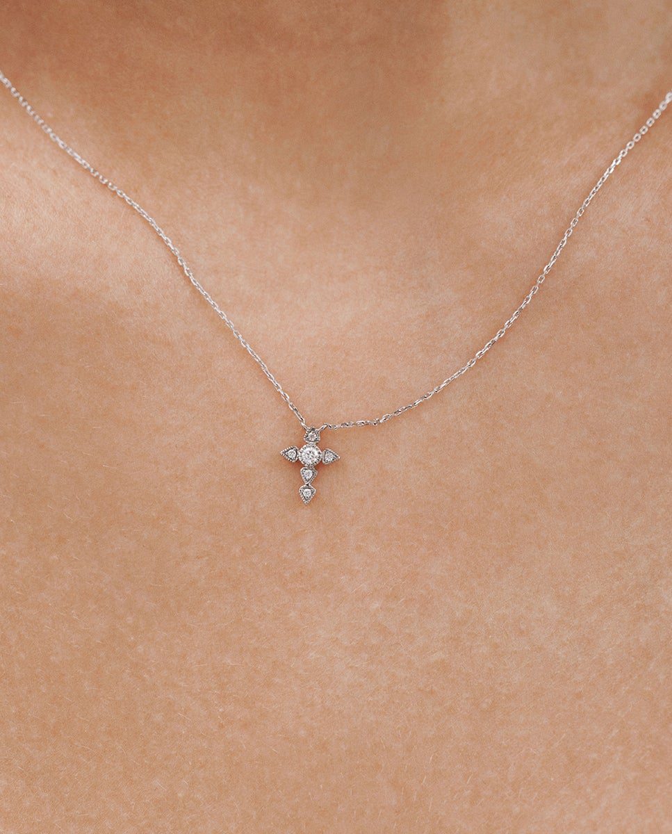 Pendente de Ouro Branco 18k com Cruz de Diamantes Branco-2