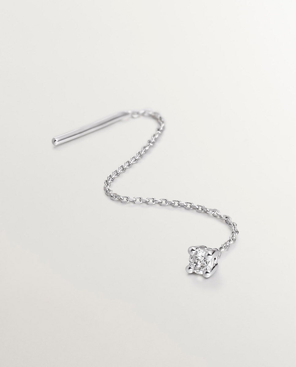 Brinco Individual Comprido de Ouro Branco 18k com Corrente e Diamante Branco-3