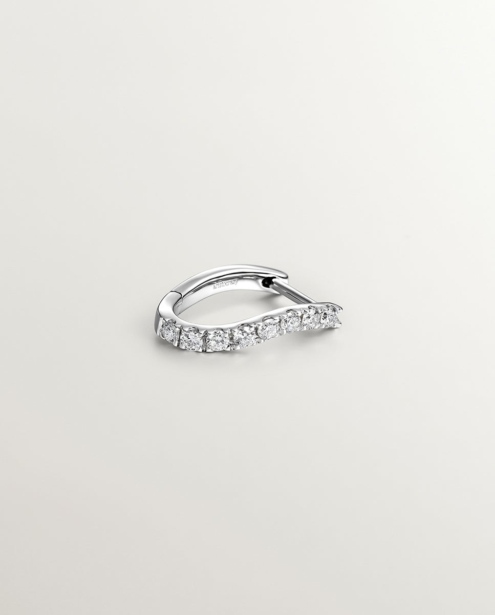 Brinco Individual de Argola Pequena de Ouro Branco 18k com Diamantes e Forma Ondulada Branco-3