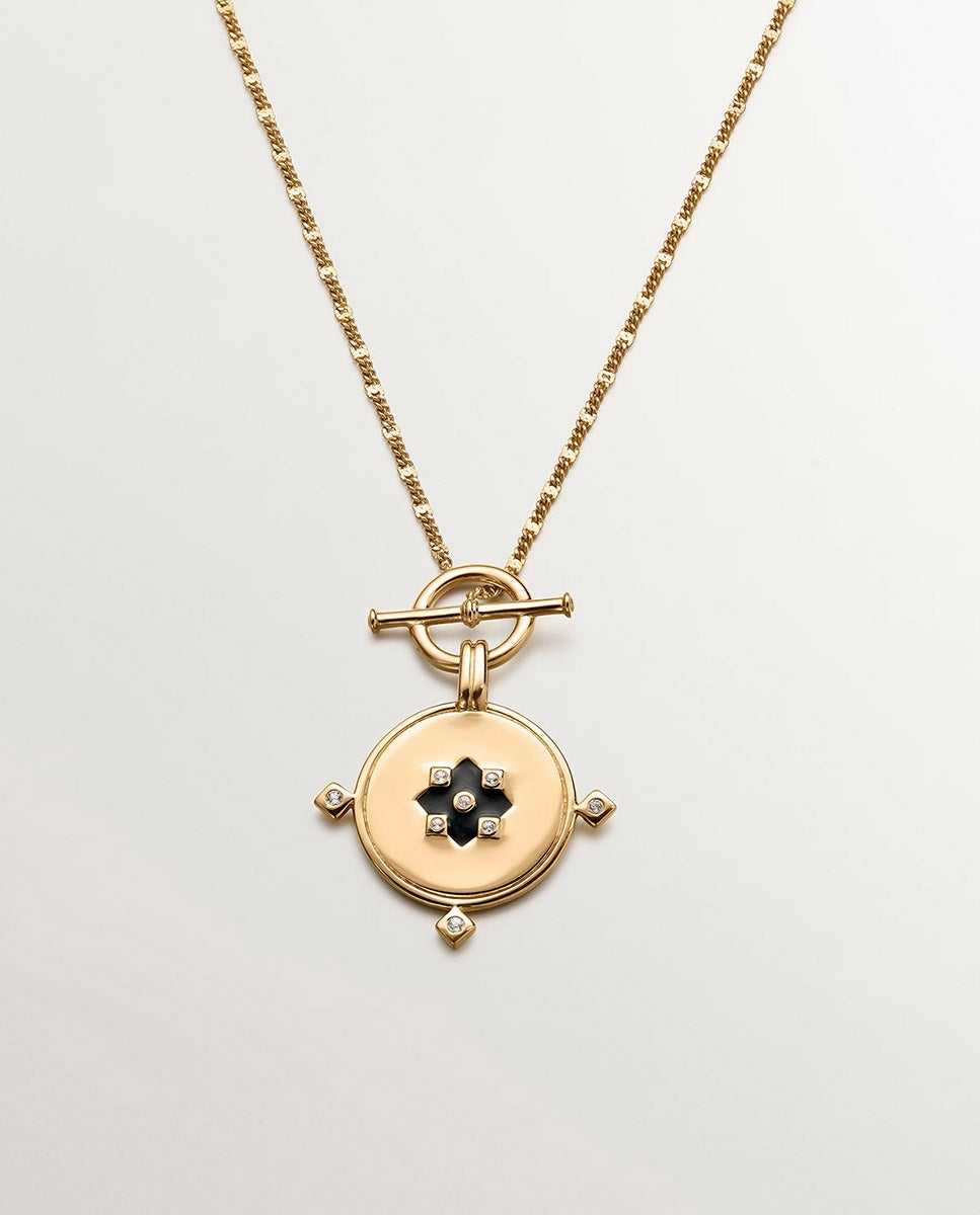Pendente de Prata 925 Banhada a Ouro Amarelo de 18k com Medalha, Topázios Brancos e Esmalte em Preto Preto-1
