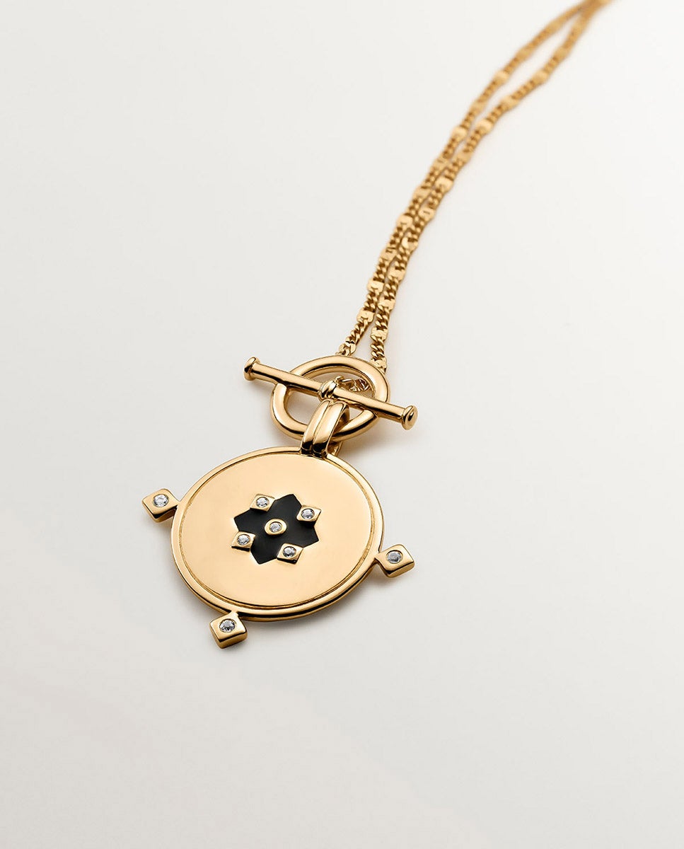 Pendente de Prata 925 Banhada a Ouro Amarelo de 18k com Medalha, Topázios Brancos e Esmalte em Preto Preto-3