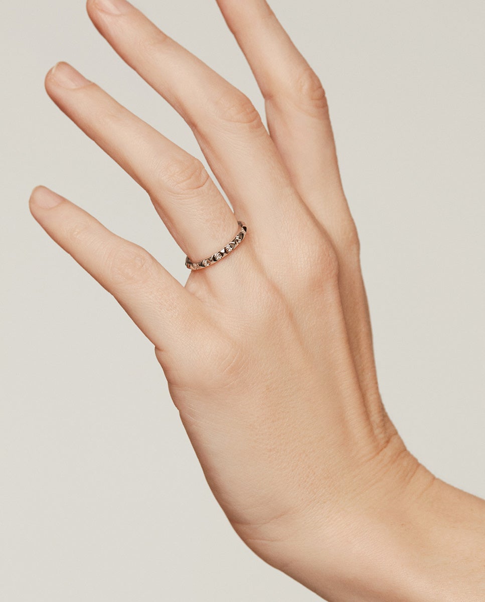 Anel de Ouro Branco de 18k com Diamantes Brancos e Tachas Branco-1