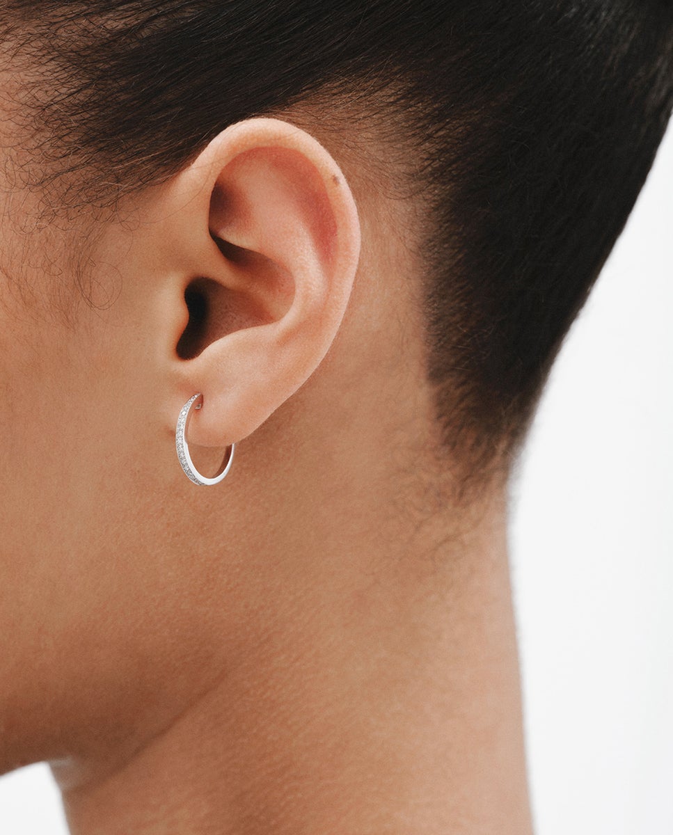 Brinco de Argola Individual de Ouro Branco 18k com Diamante em Lapidação Brilhante Branco-4