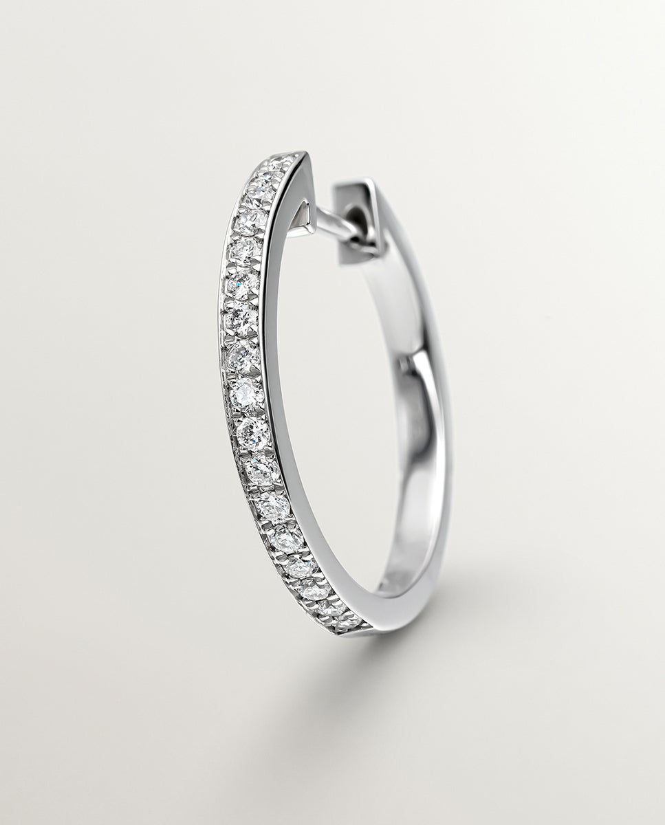 Brincos de Argola Pequena de Ouro Branco 18k com Diamantes Branco-3
