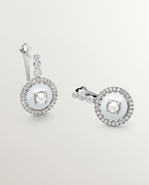 Imagem 0 de Brincos de Prata e Ouro Branco de 18K com Pérolas Brancas com Diamantes e Esmalte em Cinzento