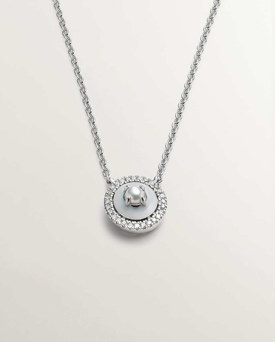 Pendente de Prata 925 e Ouro Branco de 18k com Pérolas Brancas, Diamantes Brancos e Esmalte Cinzento Branco-1