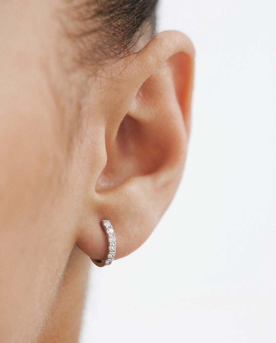 Brinco de Argola Individual de Ouro Branco 18k com Diamante em Lapidação Brilhante Branco-2