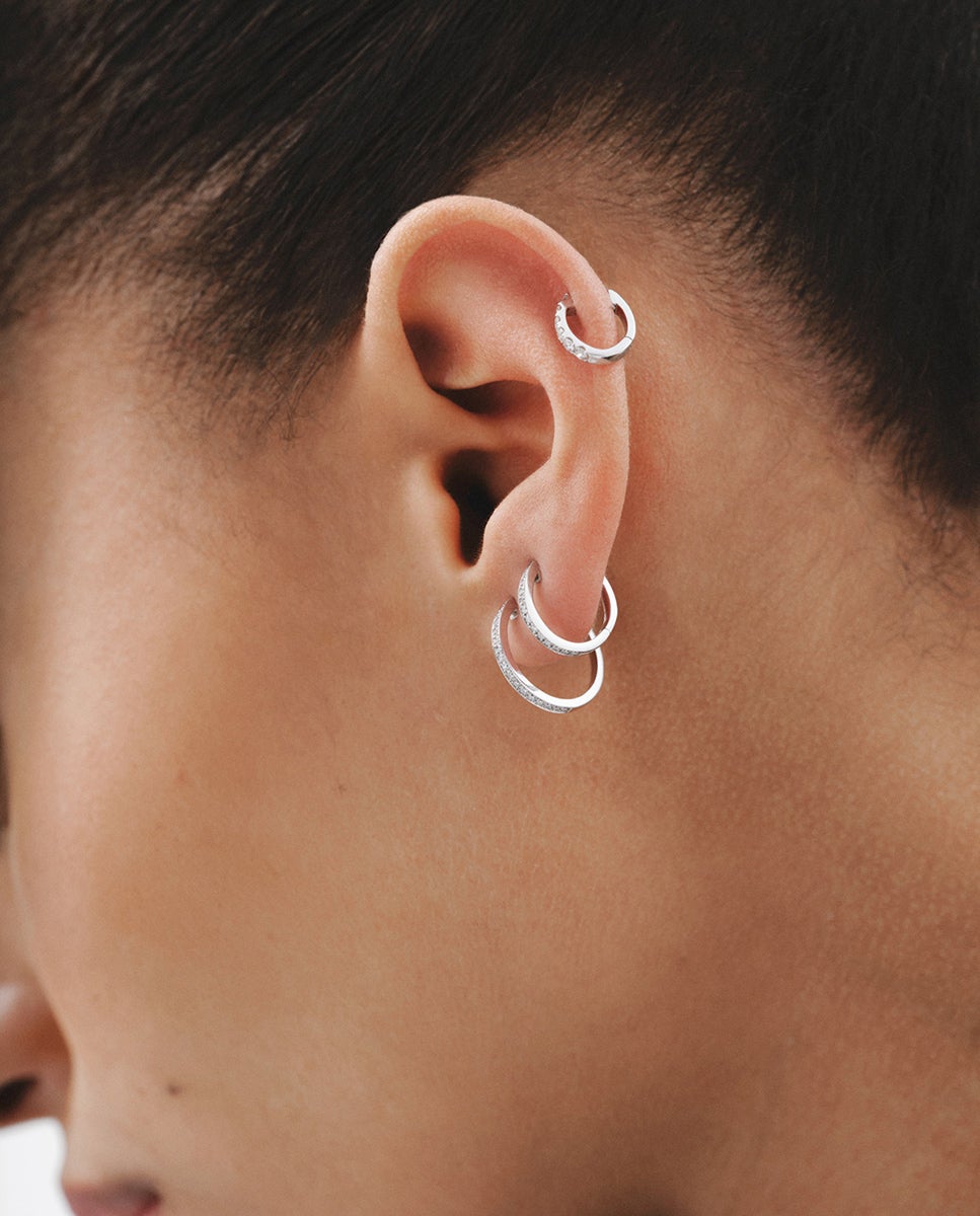 Brinco de Argola Individual de Ouro Branco 18k com Diamante em Lapidação Brilhante Branco-6