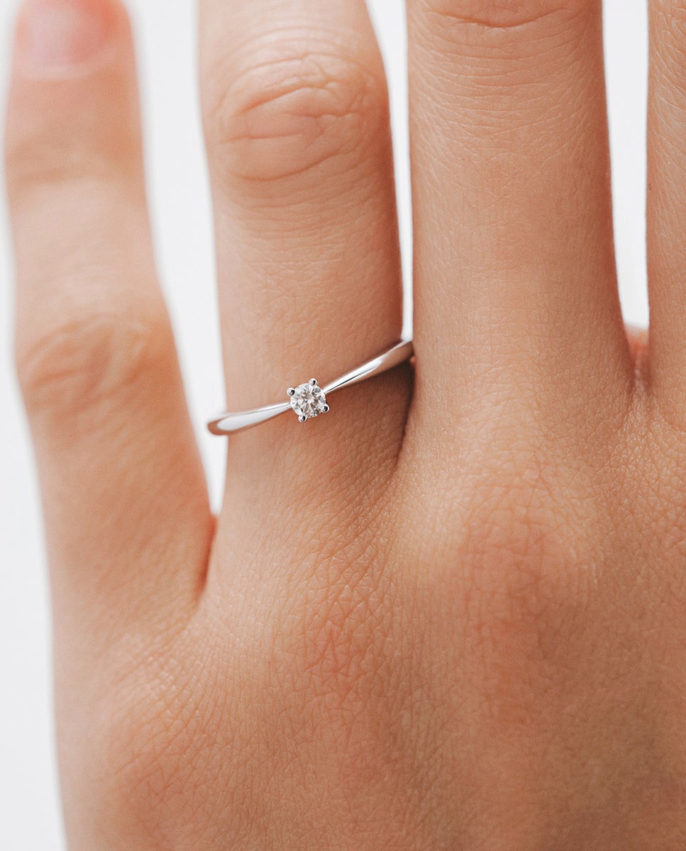 Anel de Ouro Branco de 18k com Diamantes em Tamanho Brilhante Branco-2