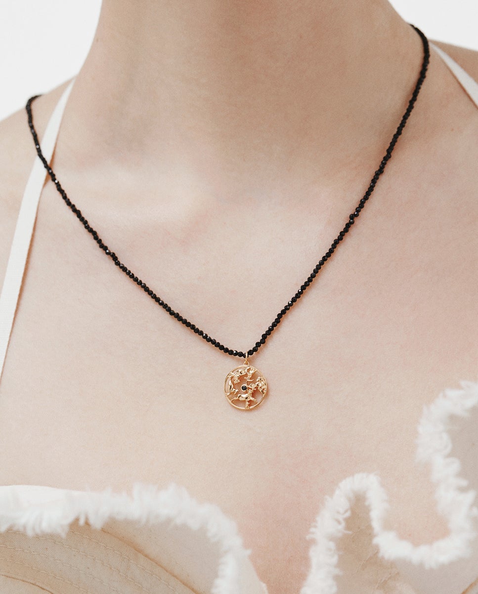 Charm de Prata 925 Banhada em Ouro Amarelo de 18k com Espinela Negra e Animais Preto-2