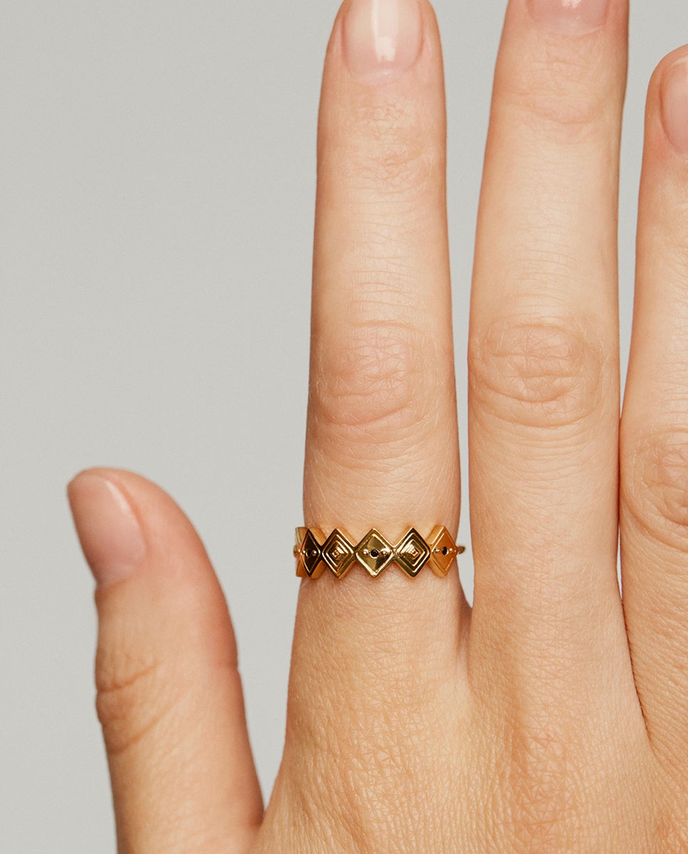 Anel de Prata 925 Banhada em Ouro Amarelo de 18k com Espinelas Negras Preto-2