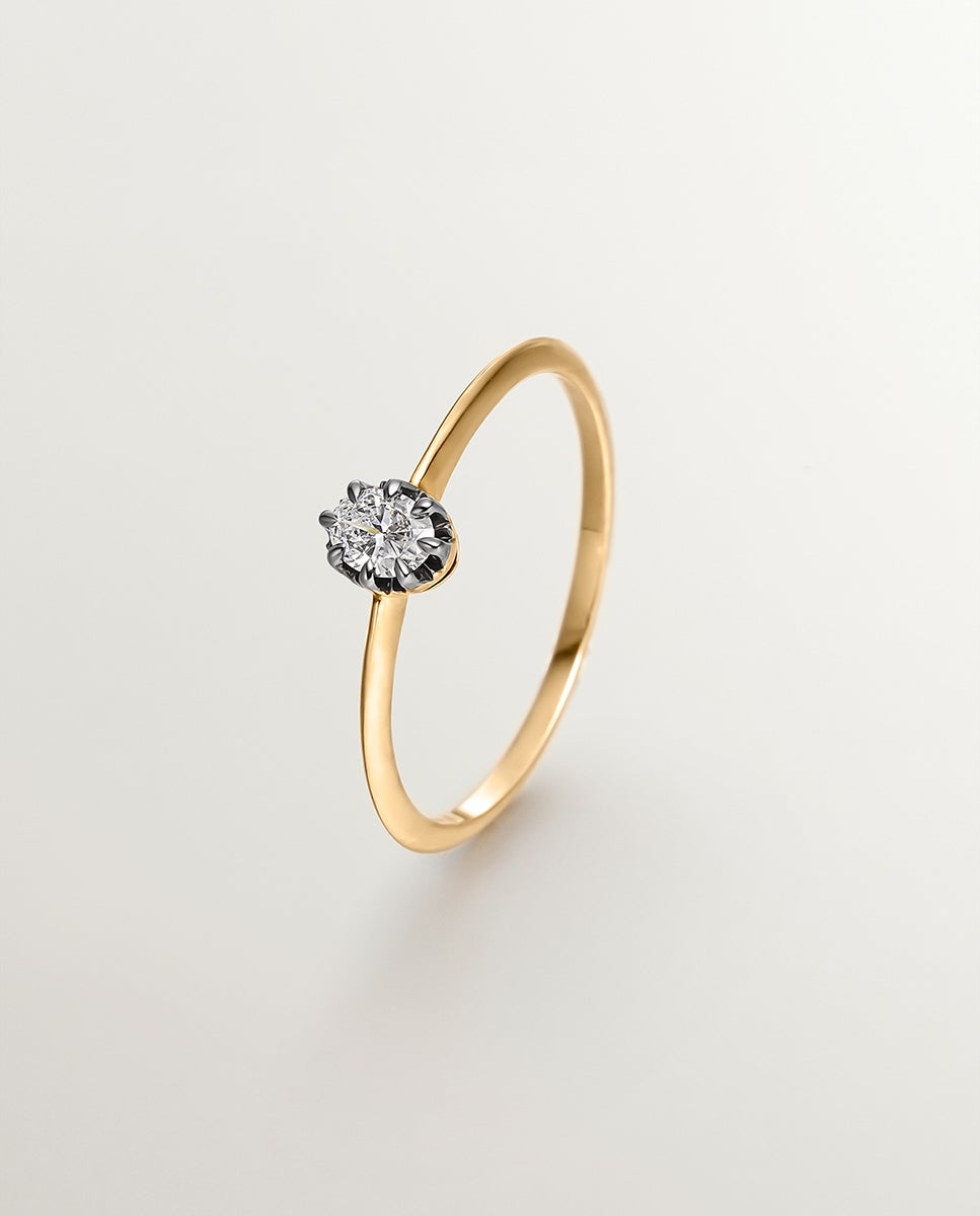 Anel de Ouro Amarelo 18k com Efeito Envelhecido e Diamante em Corte Oval Branco-1