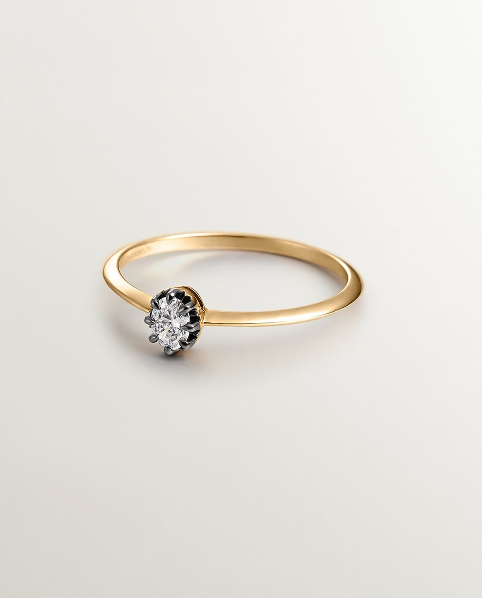 Anel de Ouro Amarelo 18k com Efeito Envelhecido e Diamante em Corte Oval Branco-3