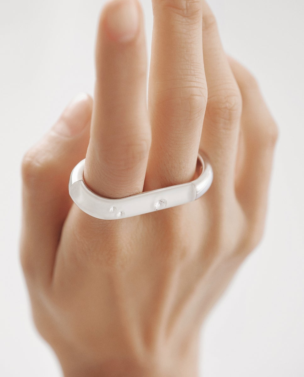 Anel Duplo de Prata 925 com Esmalte Branco e Zirconites Suspensas em Resina Branco-2