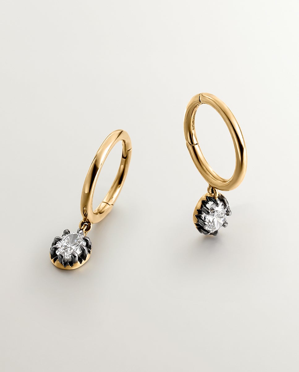 Brincos de Ouro Amarelo 18k com Efeito Envelhecido e Diamantes em Corte Oval Branco-1