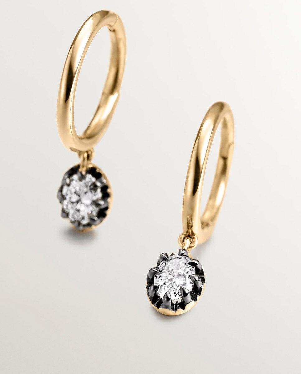 Brincos de Ouro Amarelo 18k com Efeito Envelhecido e Diamantes em Corte Oval Branco-4