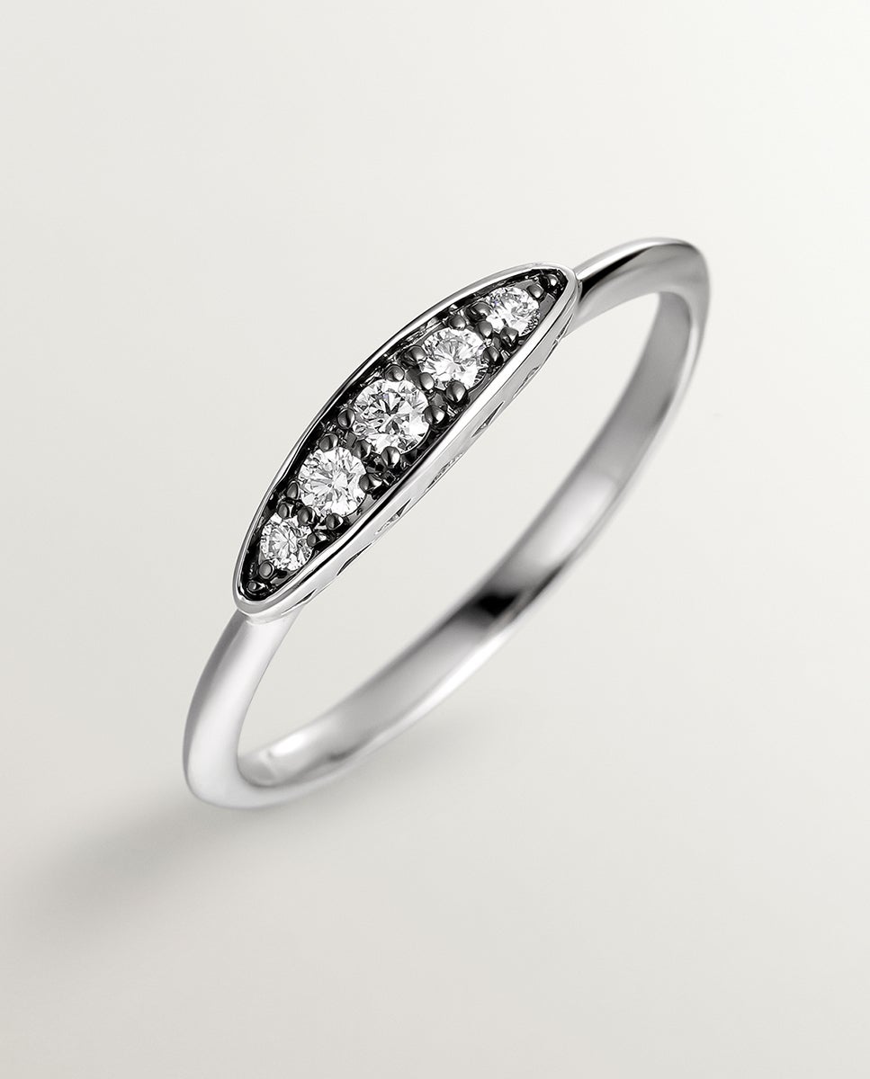 Anel de Ouro Branco 18k com Efeito Envelhecido e Diamante em Tamanho Brilhante Branco-5