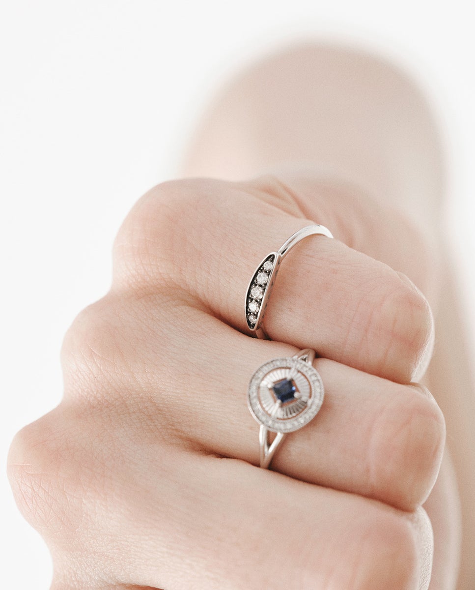 Anel de Ouro Branco 18k com Efeito Envelhecido e Diamante em Tamanho Brilhante Branco-6