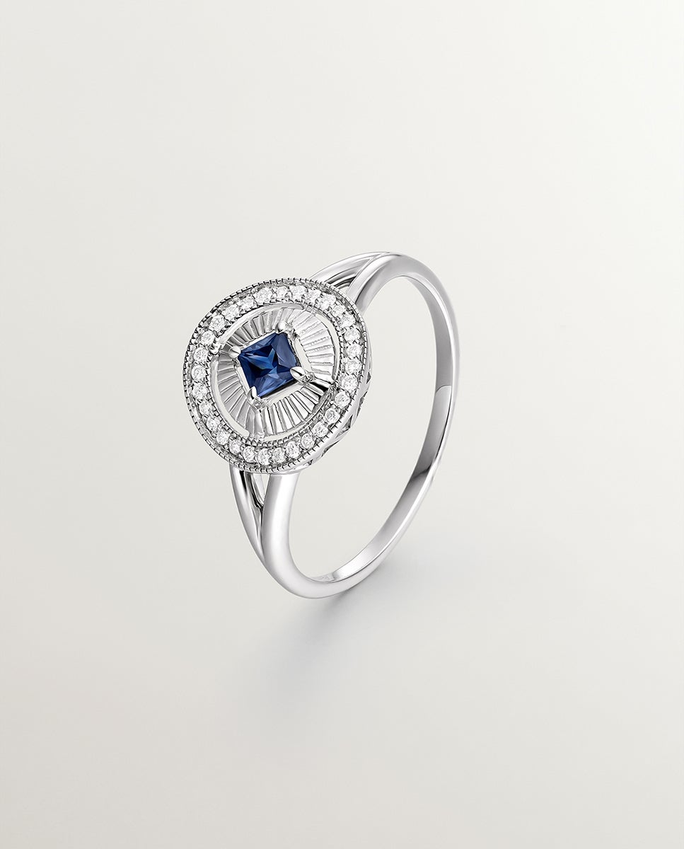 Anel de Ouro Branco de 18k com Diamantes em Lapidação Brilhante e Safira Azul em Lapidação Princesa Azul-1