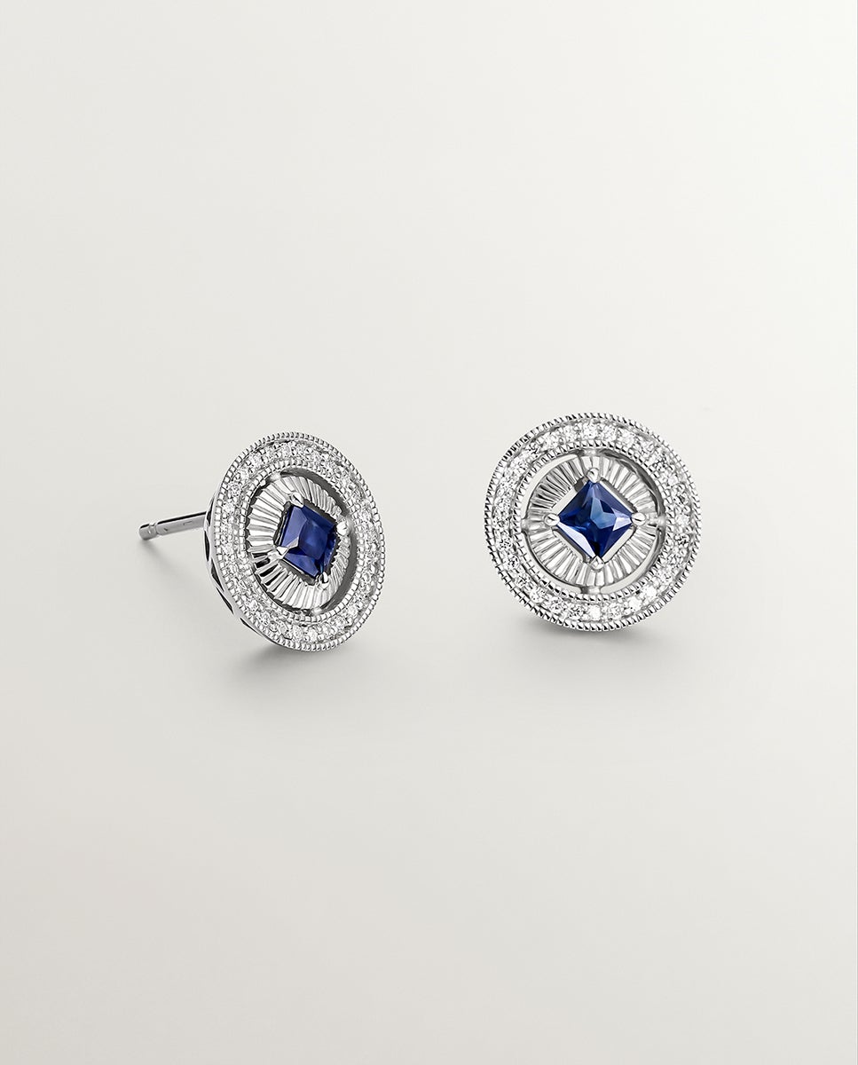 Brincos de Ouro Branco 18k com Diamantes em Tamanho Brilhante e Safiras Azuis em Tamanho Princesa Azul-1