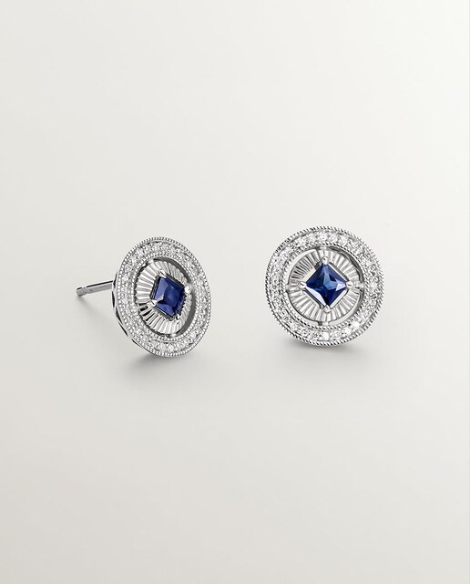 Imagem 0 de Brincos de Ouro Branco de 18K com Diamantes de 0,13 Cts e Safiras Azuis de 0,3 Cts