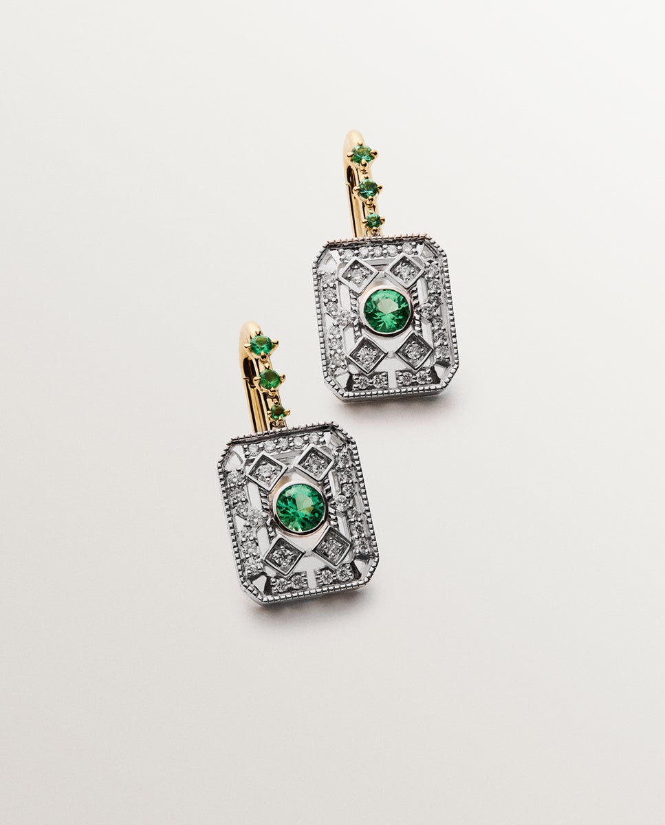 Brincos de Ouro Branco e Amarelo de 18k com Diamantes em Tamanho Brilhante e Esmeraldas em Tamanho Brilhante Verde-1