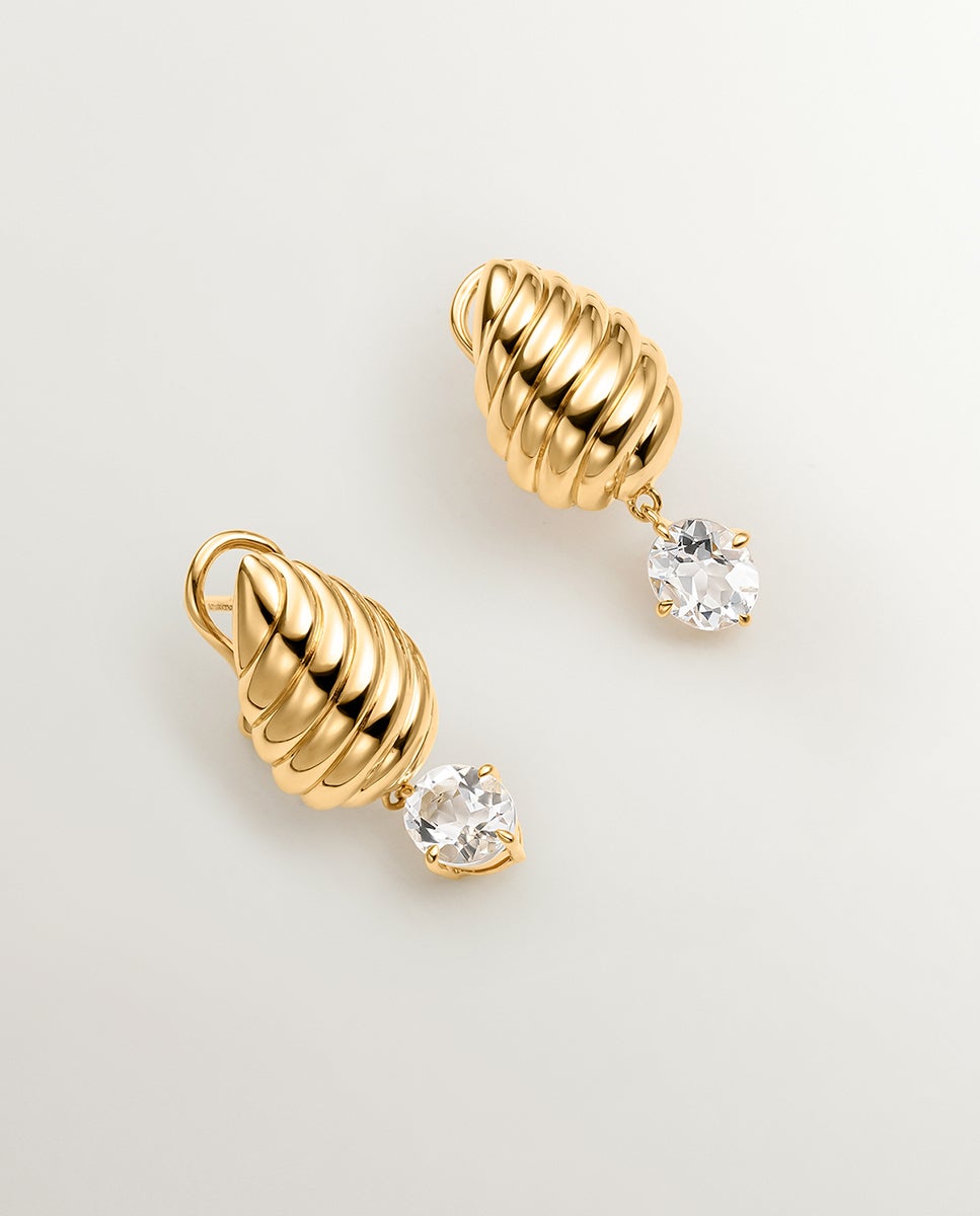 Imagem 0 de Brincos de Prata 925 Banhada em Ouro Amarelo de 18k com Quartzos Brancos e Textura Gallonada