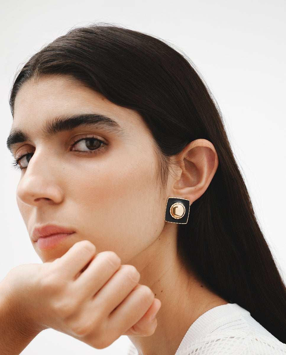 Brincos de Prata 925 Banhada em Ouro Amarelo de 18k com Forma Geométrica e Esmalte Preto Ouro-2