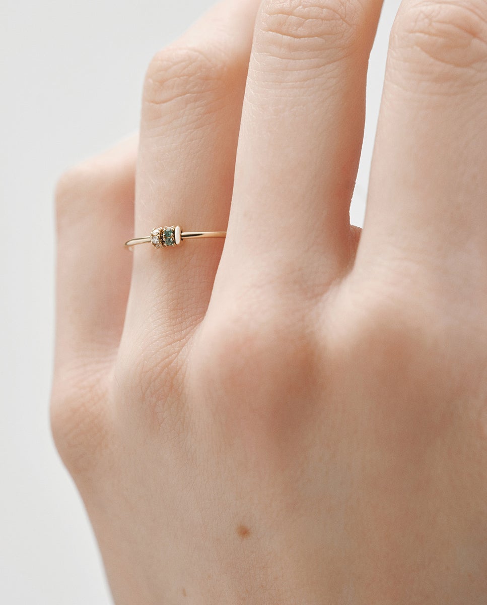 Anel de Ouro Amarelo de 9k com Esmeraldas e Diamantes Verde-2