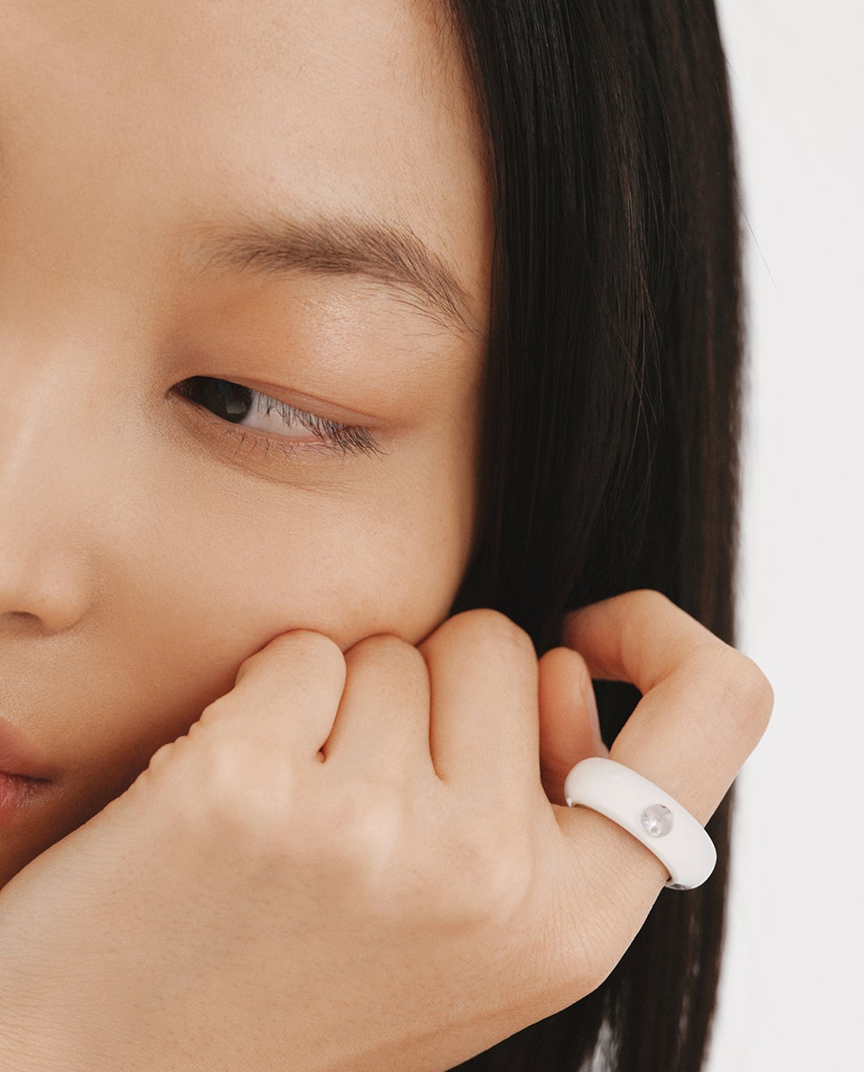 Anel de Prata 925 com Esmalte Branco e Zirconita Suspenso em Resina Branco-2