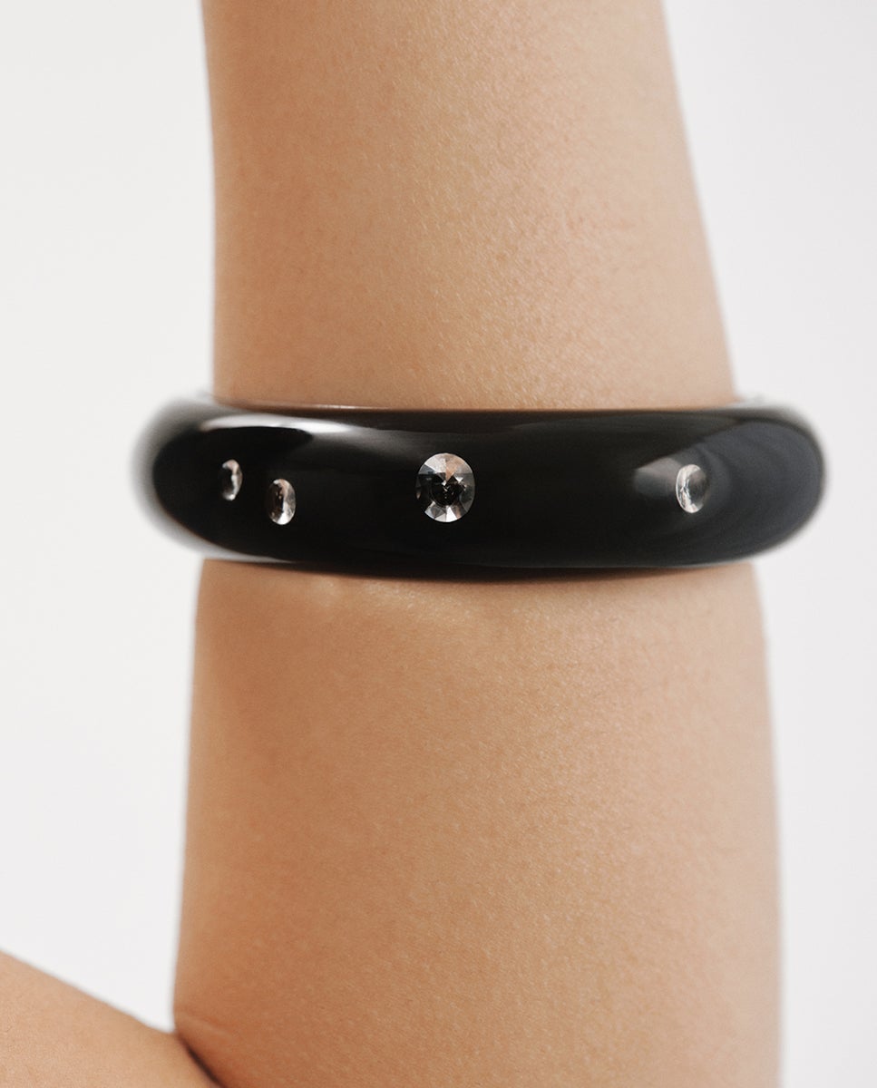 Pulseira Rígida de Prata 925 com Esmalte em Preto e Zirconites Suspensas em Resina Preto-2