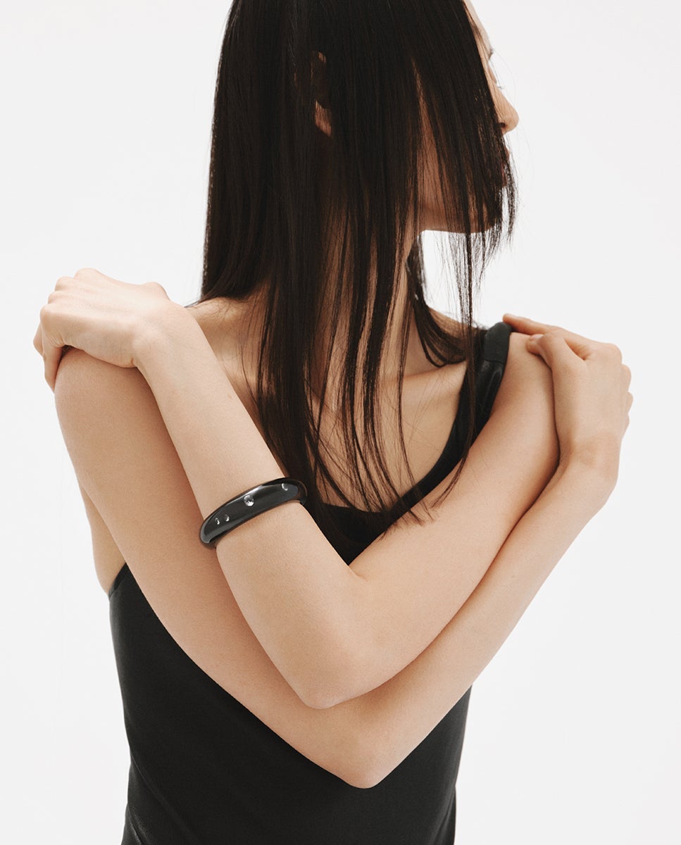 Pulseira Rígida de Prata 925 com Esmalte em Preto e Zirconites Suspensas em Resina Preto-6