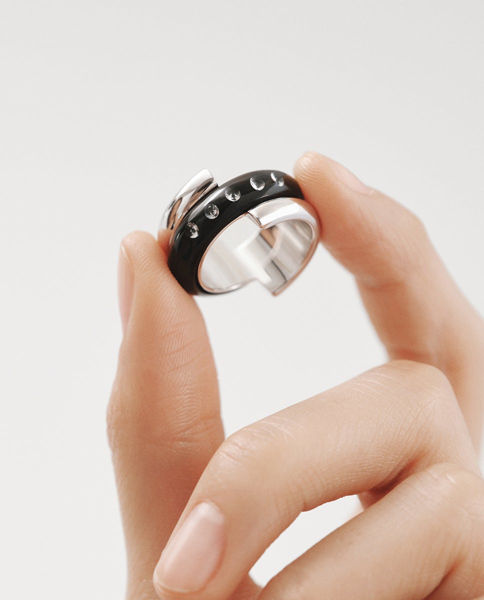 Anel de Prata 925 com Esmalte em Preto e Zirconitas Suspensas em Resina Preto-2