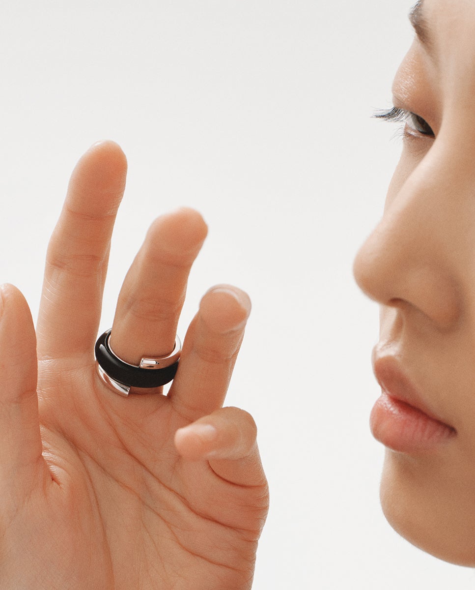 Anel de Prata 925 com Esmalte em Preto e Zirconitas Suspensas em Resina Preto-4