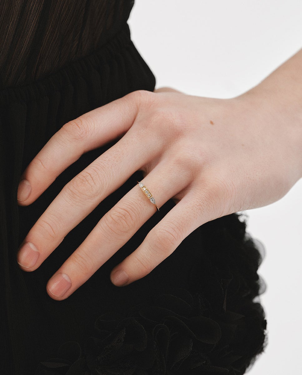 Anel de Ouro Branco e Amarelo de 18k com Pavé de Diamantes em Tamanho Brilhante Branco-4