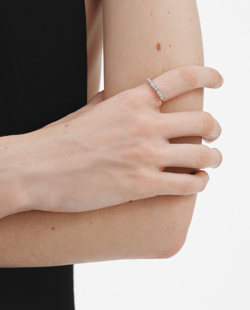 Anel de Ouro Branco e Amarelo de 18k com Pavé de Diamantes em Tamanho Brilhante Branco-2