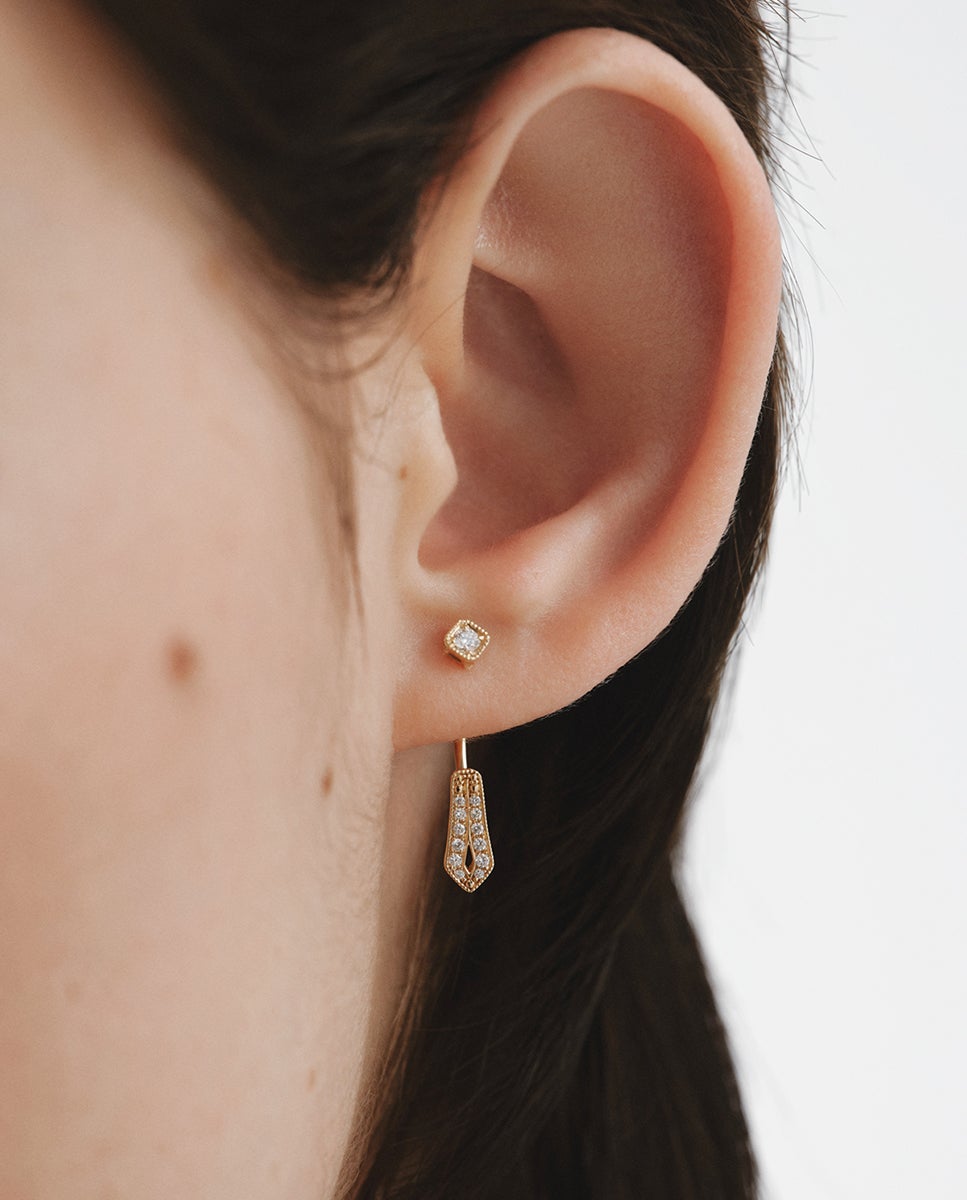Brinco Individual de Ouro Amarelo 18k com Diamantes em Lapidação Brilhante Branco-2