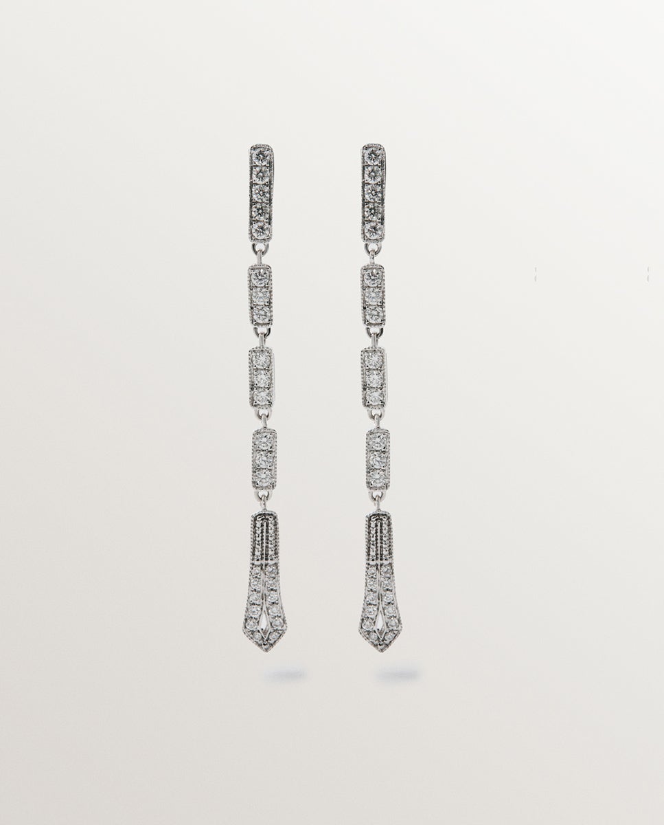 Brincos Compridos de Ouro Branco 18k com Diamantes em Lapidação Brilhante Branco-1
