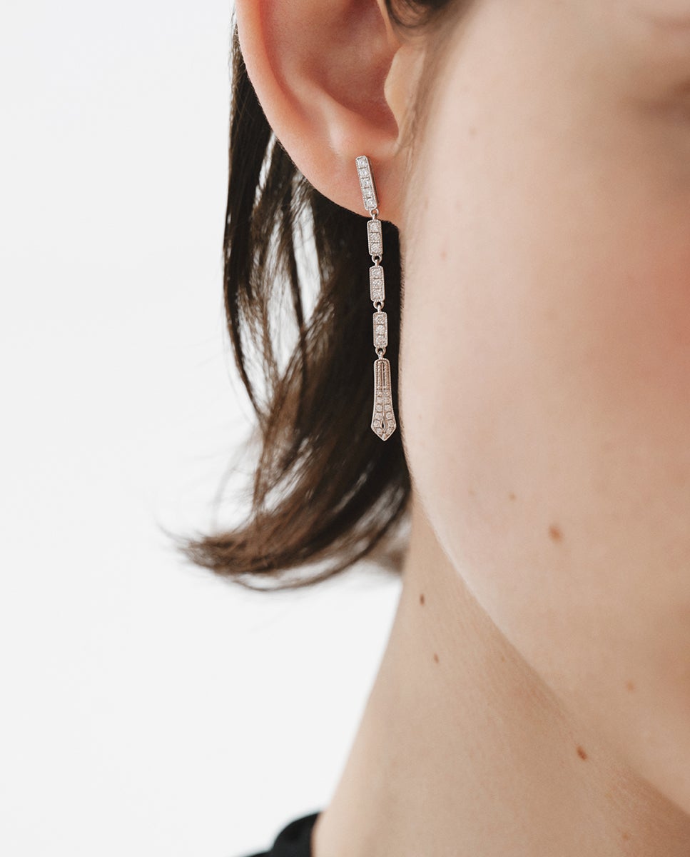 Brincos Compridos de Ouro Branco 18k com Diamantes em Lapidação Brilhante Branco-2